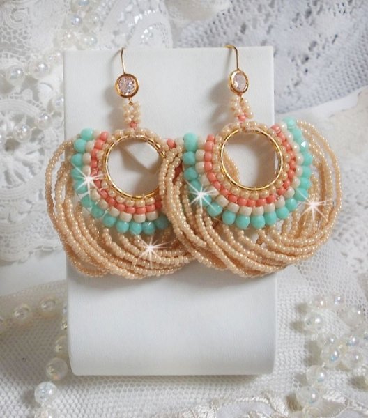 BO Ronde de Perles cr&eacute;&eacute; avec des rocailles et des facettes en verre de Boh&egrave;me