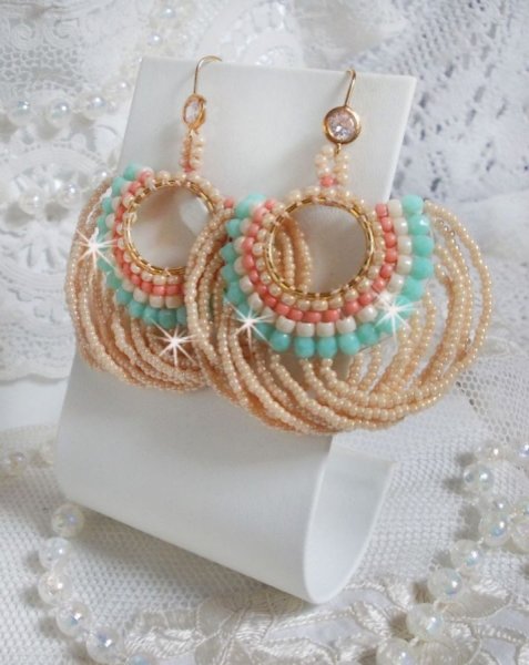 BO Ronde de Perles cr&eacute;&eacute; avec des rocailles et des facettes en verre de Boh&egrave;me