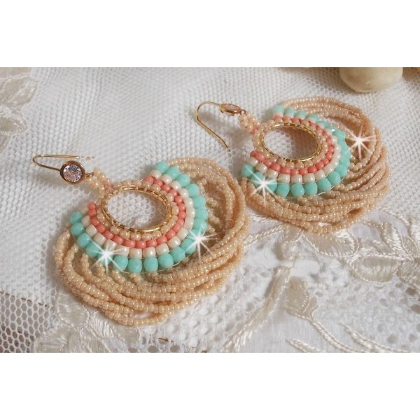 BO Ronde de Perles cr&eacute;&eacute; avec des rocailles et des facettes en verre de Boh&egrave;me