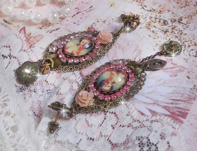 BO Rosalene creado con cristales, flores de resina, abalorios y materiales diversos 