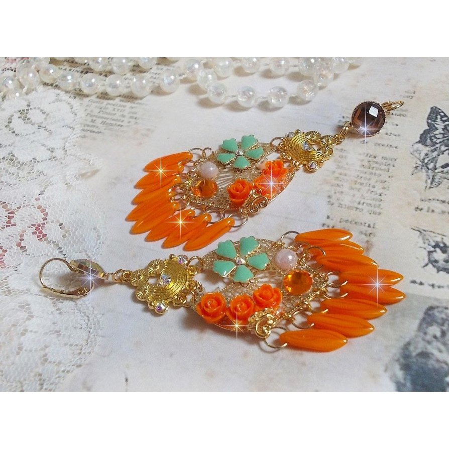 BO Roseraie Rosas naranjas creadas con pedrería y cabujones de cristal Swarovski, flores, dagas naranjas, cabujones de cristal y accesorios de calidad