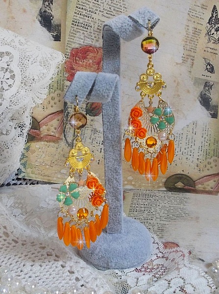 BO Roseraie Rosas naranjas creadas con pedrer&iacute;a y cabujones de cristal Swarovski, flores, dagas naranjas, cabujones de cristal y accesorios de calidad