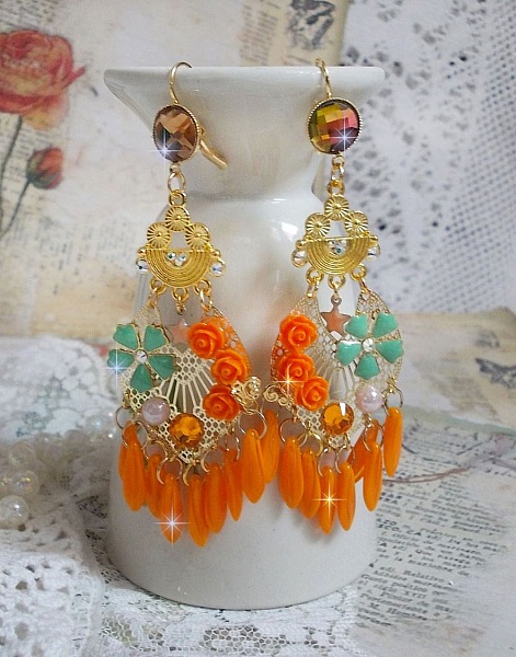 BO Roseraie Rosas naranjas creadas con pedrer&iacute;a y cabujones de cristal Swarovski, flores, dagas naranjas, cabujones de cristal y accesorios de calidad