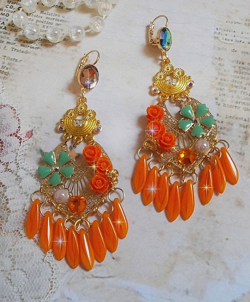 BO Roseraie Rosas naranjas creadas con pedrer&iacute;a y cabujones de cristal Swarovski, flores, dagas naranjas, cabujones de cristal y accesorios de calidad