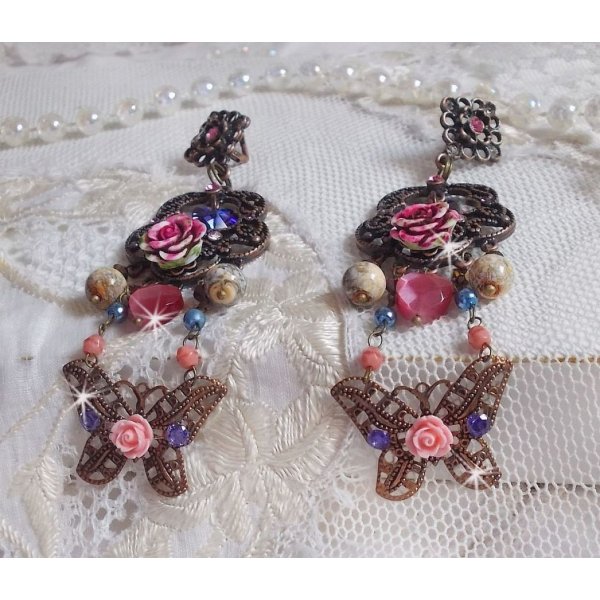 BO Roses and Butterfly con estos dulces estampados de flores y mariposas, cuentas de cristal ojo de gato y facetas de m&aacute;rmol rosa