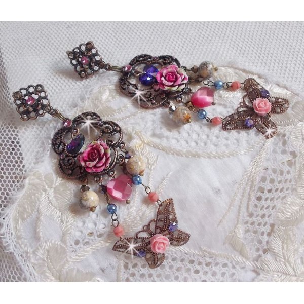 BO Roses and Butterfly con estos dulces estampados de flores y mariposas, cuentas de cristal ojo de gato y facetas de m&aacute;rmol rosa