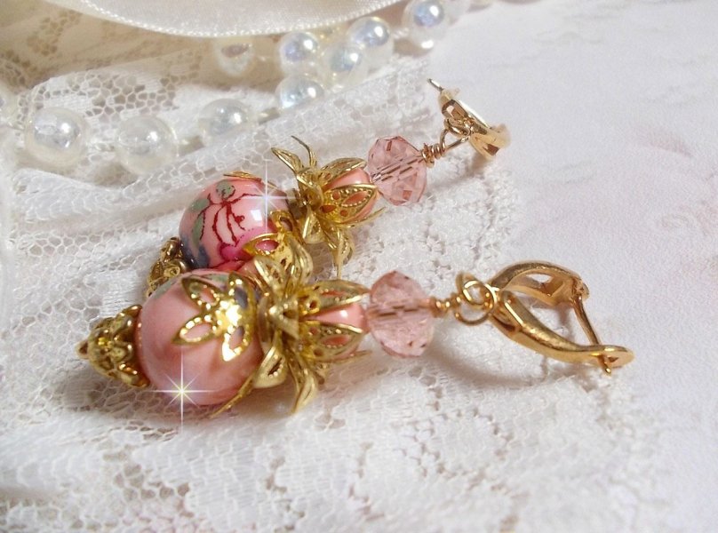 BO Rosy mont&eacute;es avec perles en c&eacute;ramique, verre, Cristal de Swarovski et dormeuses en laiton