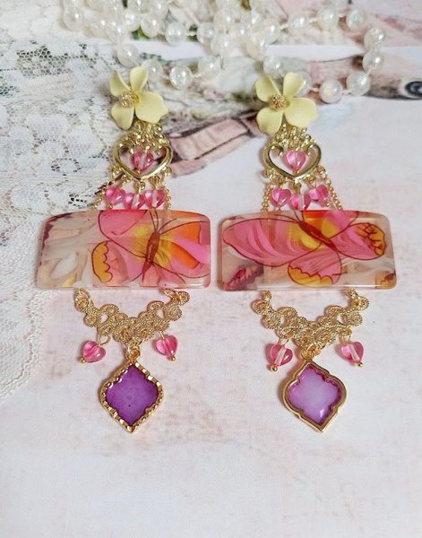 BO Soie de R&ecirc;ves cr&eacute;&eacute;es avec perles acryliques, intercalaires, pendentifs &eacute;poxy et puces m&eacute;tal 