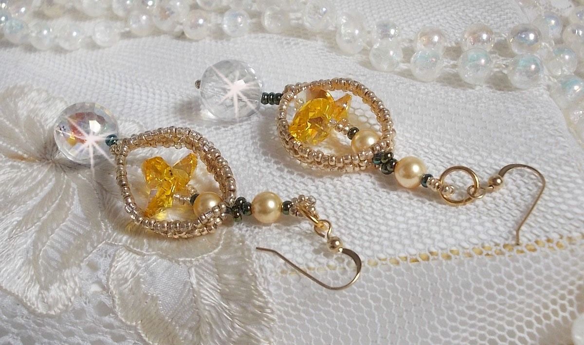 BO Bo'Soleil montado con corazones de cristal de Swarovski, perlas doradas y ganchos de oro de 14 quilates