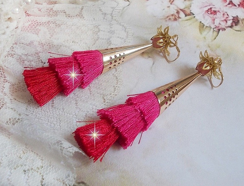 Piedra BO creada con pompones triples de color rosa, fucsia y rojo, fresa de cuarzo, accesorios chapados en oro y varios