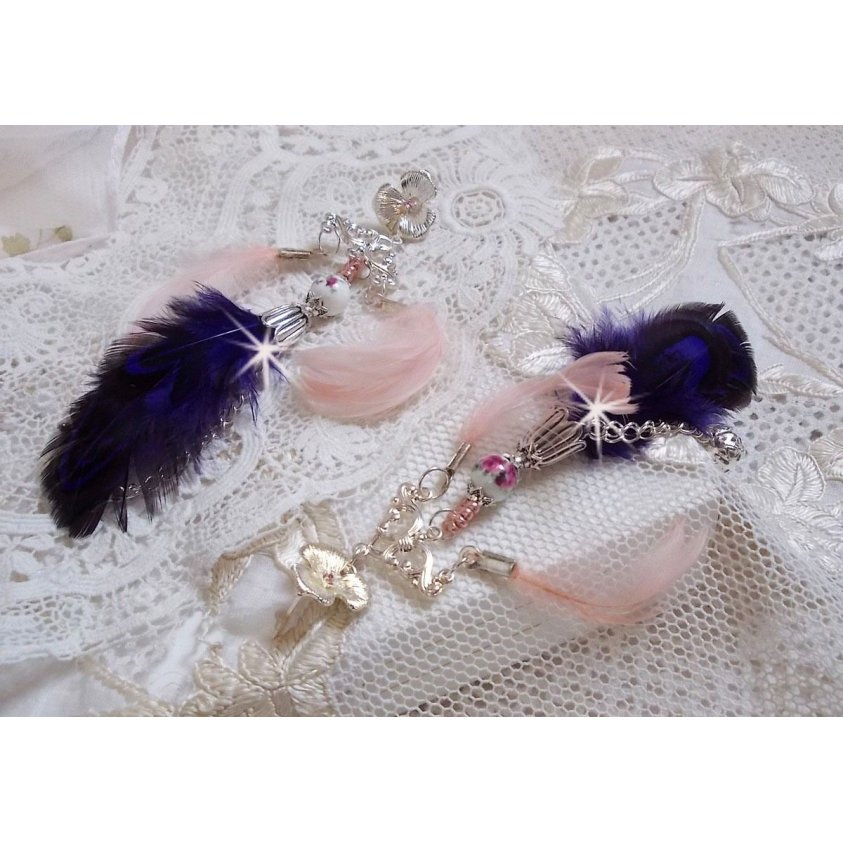 BO Tendre Purple avec des cristaux de Swarovski, des plumes et des perles en porcelaine