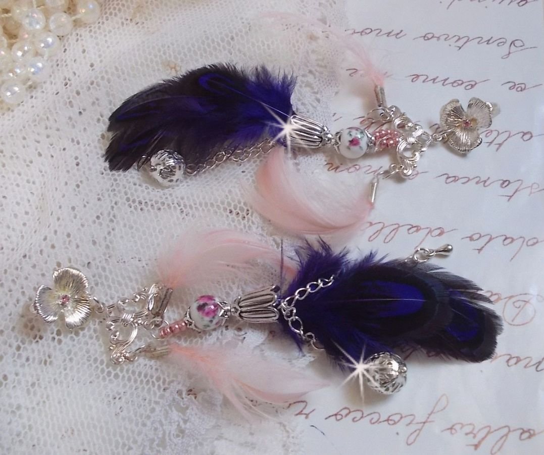 BO Tendre Purple avec des cristaux de Swarovski, des plumes et des perles en porcelaine