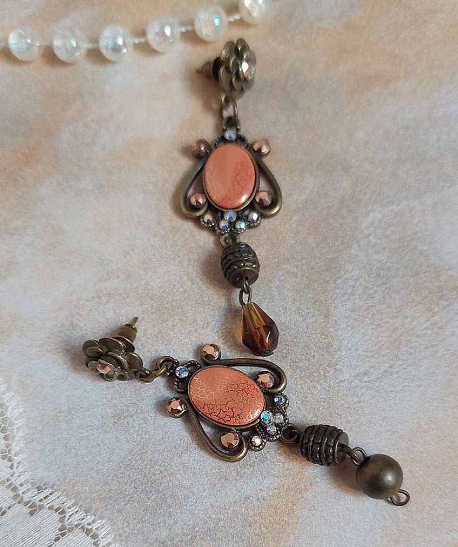 BO Terra Cotta créées avec des cabochons en porcelaine de couleur terre avec des cristaux sur pendentif Bronze en métal et laiton 