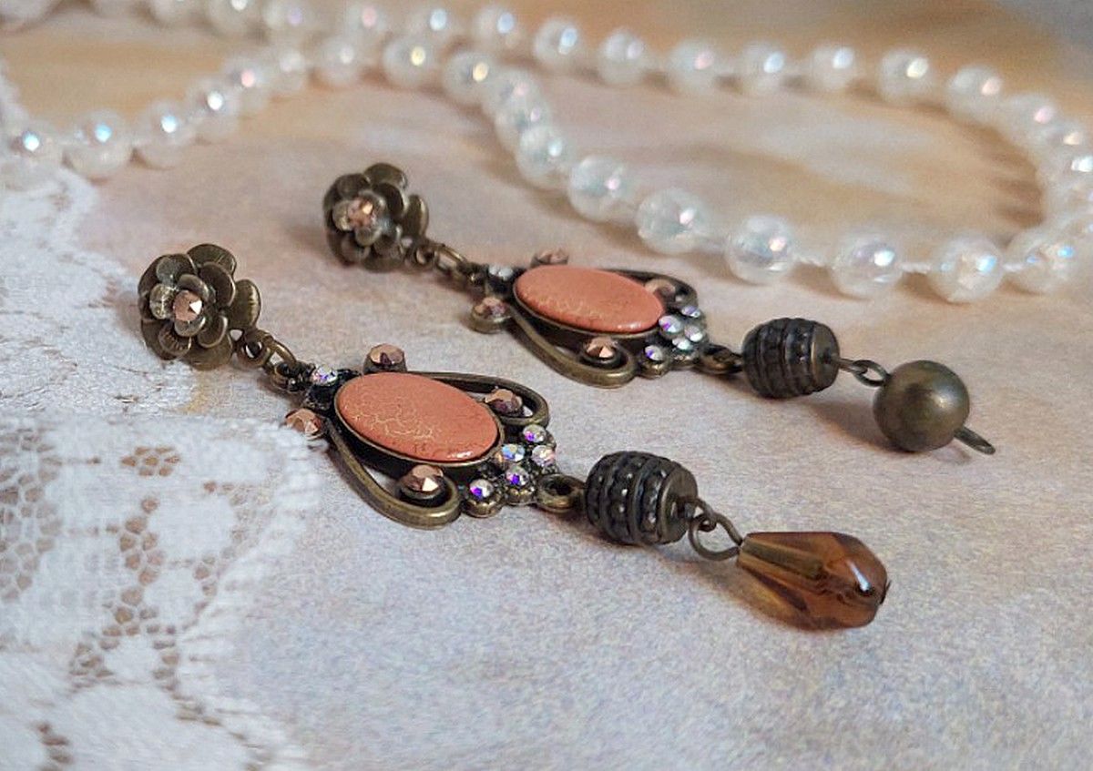 BO Terra Cotta créées avec des cabochons en porcelaine de couleur terre avec des cristaux sur pendentif Bronze en métal et laiton 