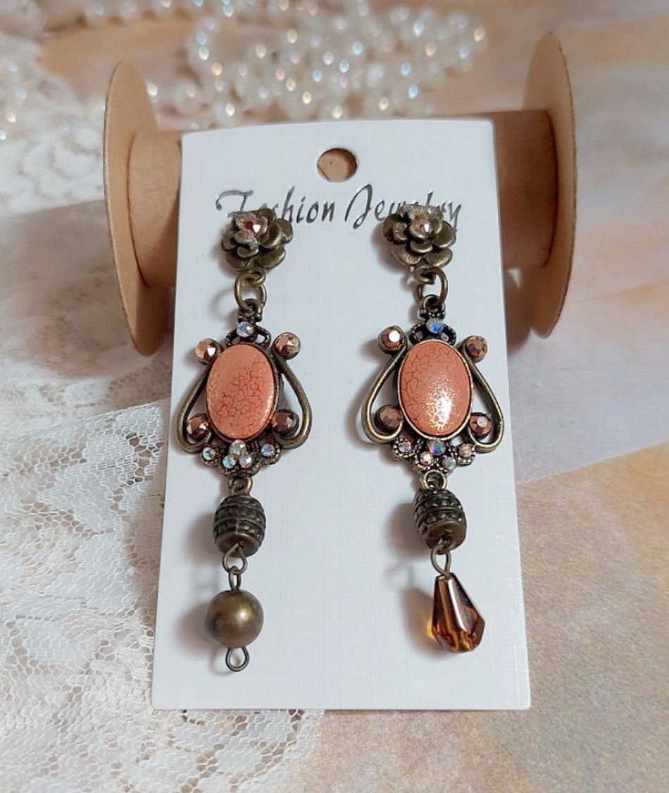 BO Terra Cotta créées avec des cabochons en porcelaine de couleur terre avec des cristaux sur pendentif Bronze en métal et laiton 