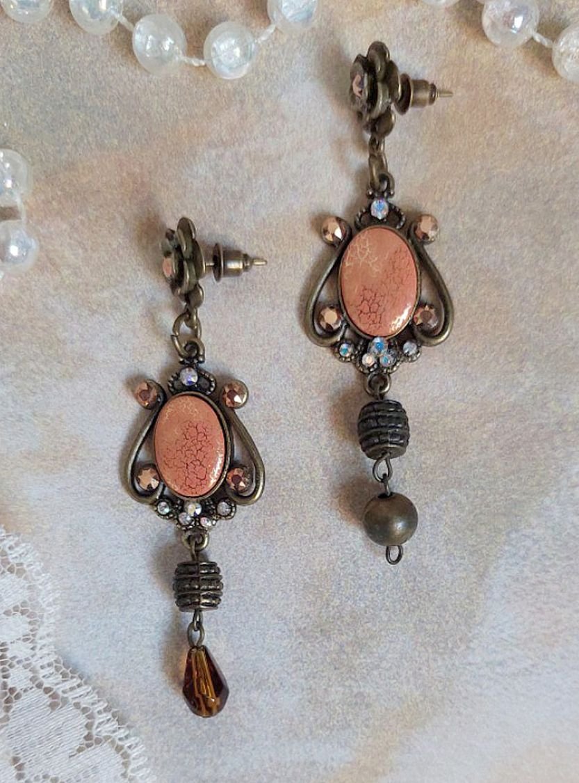 BO Terra Cotta créées avec des cabochons en porcelaine de couleur terre avec des cristaux sur pendentif Bronze en métal et laiton 