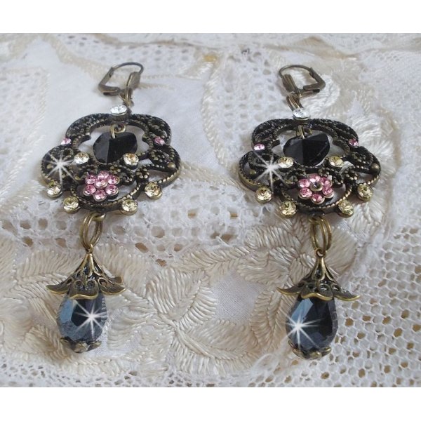 Colecci&oacute;n BO Irresistible Passion montada con cristales de Swarovski en portavelas florales de filigrana de bronce