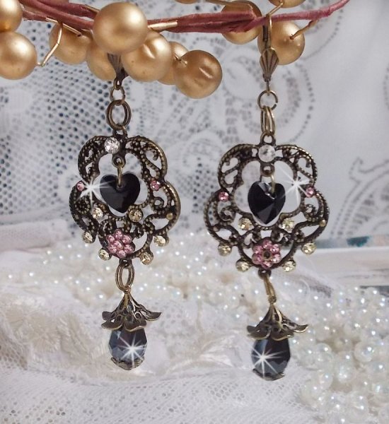 Colecci&oacute;n BO Irresistible Passion montada con cristales de Swarovski en portavelas florales de filigrana de bronce