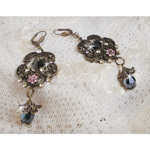 Colecci&oacute;n BO Irresistible Passion montada con cristales de Swarovski en portavelas florales de filigrana de bronce