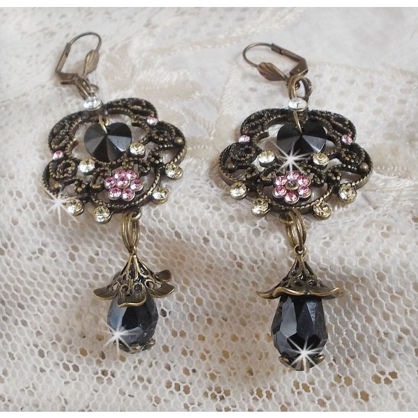 Colecci&oacute;n BO Irresistible Passion montada con cristales de Swarovski en portavelas florales de filigrana de bronce