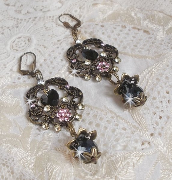 Colecci&oacute;n BO Irresistible Passion montada con cristales de Swarovski en portavelas florales de filigrana de bronce