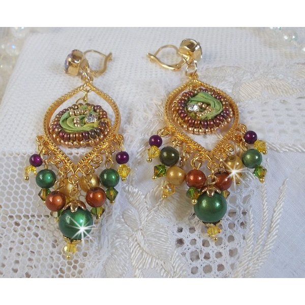 BO Luna veneciana bordada con cinta de seda color camale&oacute;n, cristales de Swarovski y cuentas m&aacute;gicas