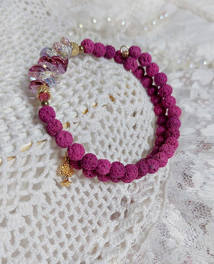 Bracelet Couronne Rose Framboise avec pierres de Lave, pendentifs et toupies en cristal, breloque arbre de vie