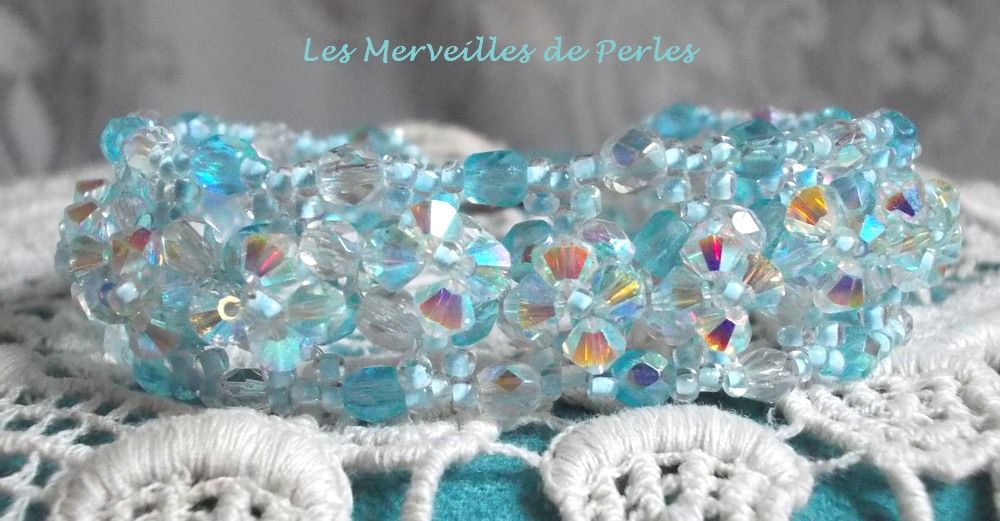 Pulsera Crystal Blue con facetas y espirales de cristal Swarovski