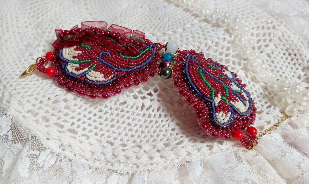 Encantadora pulsera otoñal bordada con cristales de Swarovski, cuentas redondas de resina nacarada, encaje y cuentas de rocalla