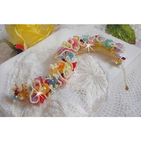 Pulsera Garden Flowers con cuentas de Swarovski, Flores esmeriladas, cierre chapado en oro de 3 micras