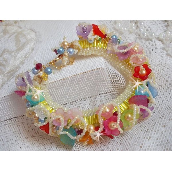 Pulsera Garden Flowers con cuentas de Swarovski, Flores esmeriladas, cierre chapado en oro de 3 micras