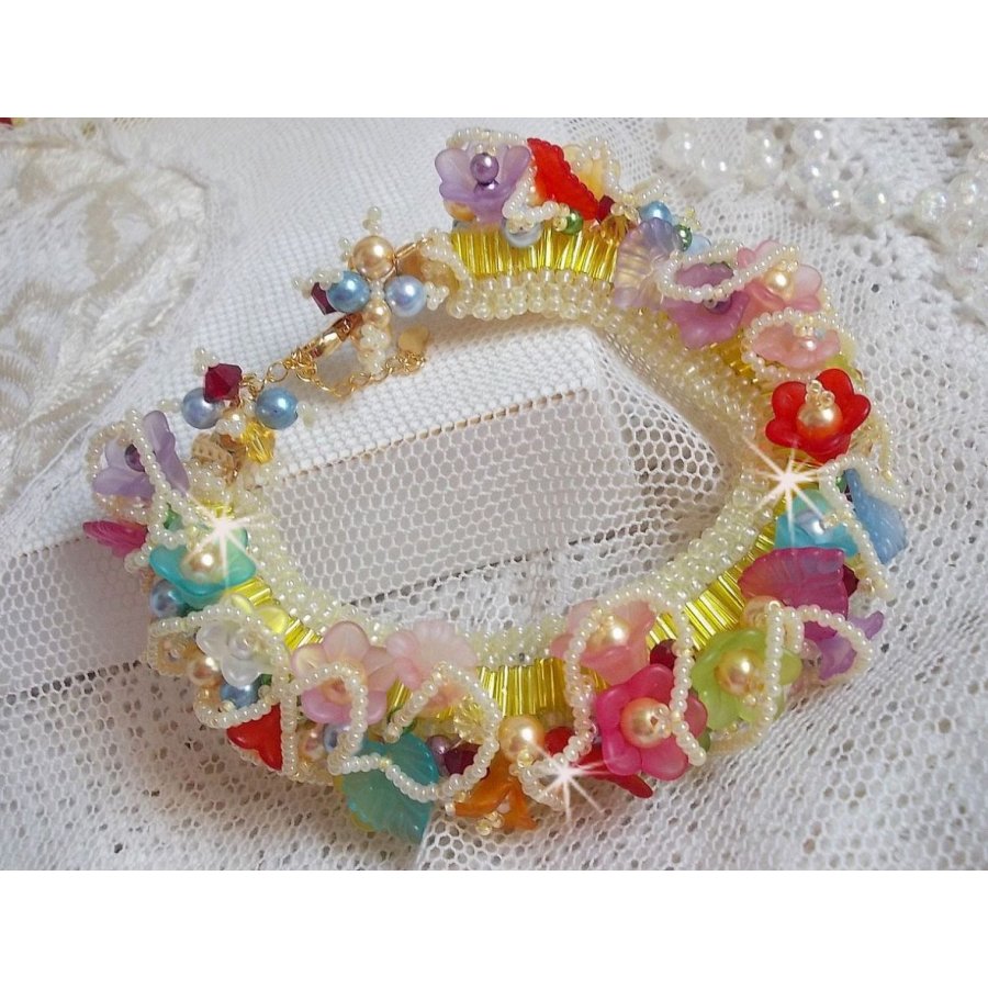 Pulsera Garden Flowers con cuentas de Swarovski, Flores esmeriladas, cierre chapado en oro de 3 micras