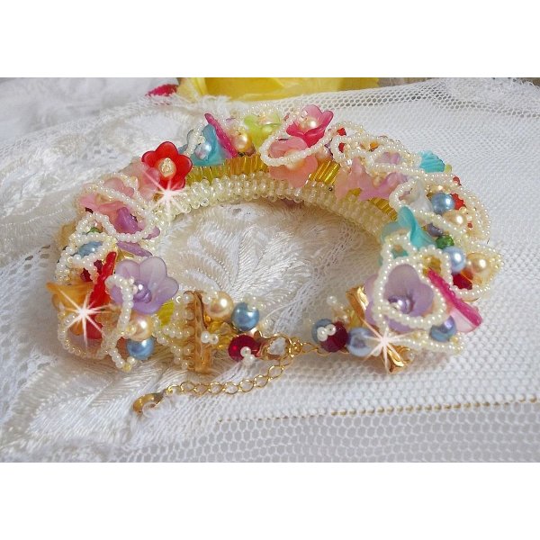 Pulsera Garden Flowers con cuentas de Swarovski, Flores esmeriladas, cierre chapado en oro de 3 micras