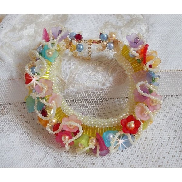 Pulsera Garden Flowers con cuentas de Swarovski, Flores esmeriladas, cierre chapado en oro de 3 micras