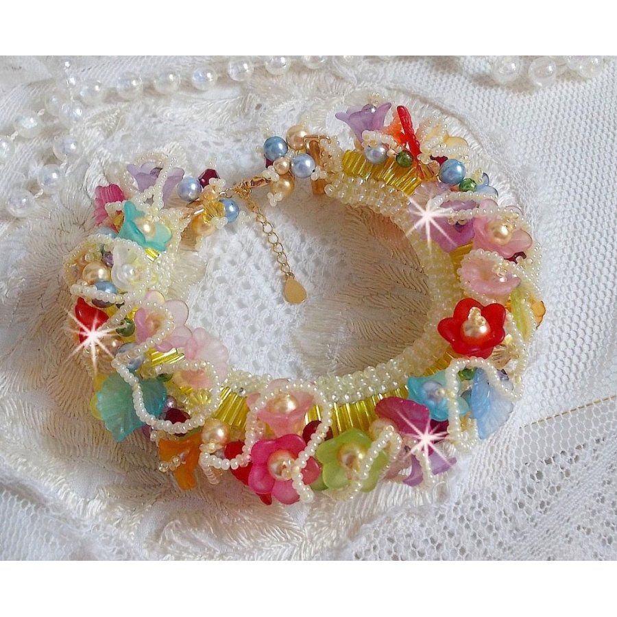 Pulsera Garden Flowers con cuentas de Swarovski, Flores esmeriladas, cierre chapado en oro de 3 micras