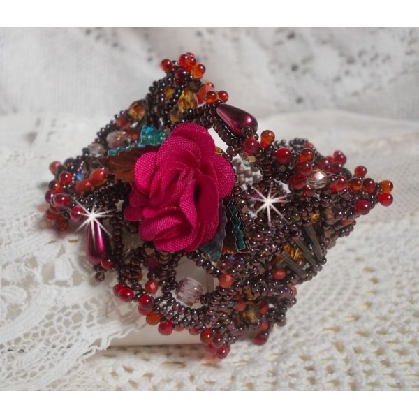 Pulsera brazalete Belle H&eacute;l&egrave;ne todo en rocallas, flor de tela, cuentas de piedras preciosas (calcita amarilla/blanca) y rocallas