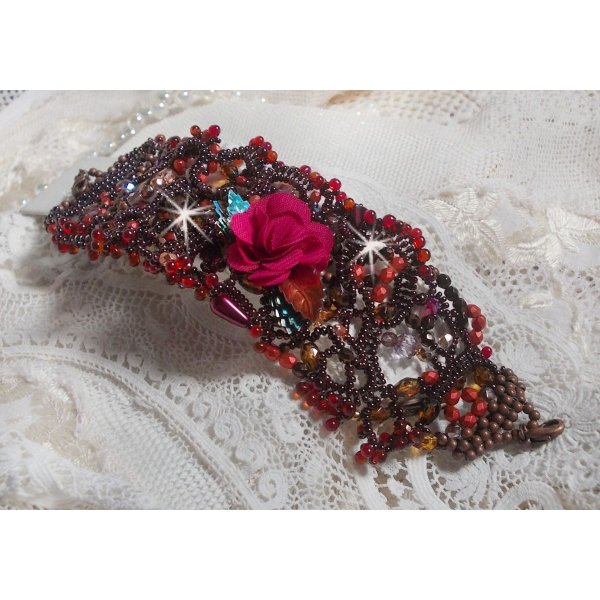 Pulsera brazalete Belle H&eacute;l&egrave;ne todo en rocallas, flor de tela, cuentas de piedras preciosas (calcita amarilla/blanca) y rocallas