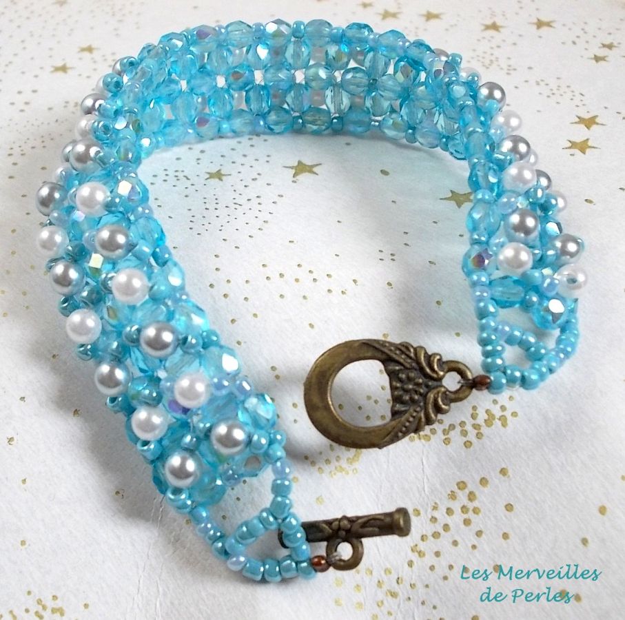 Pulsera de cuentas celestiales con facetas y cuentas de cristal nacarado