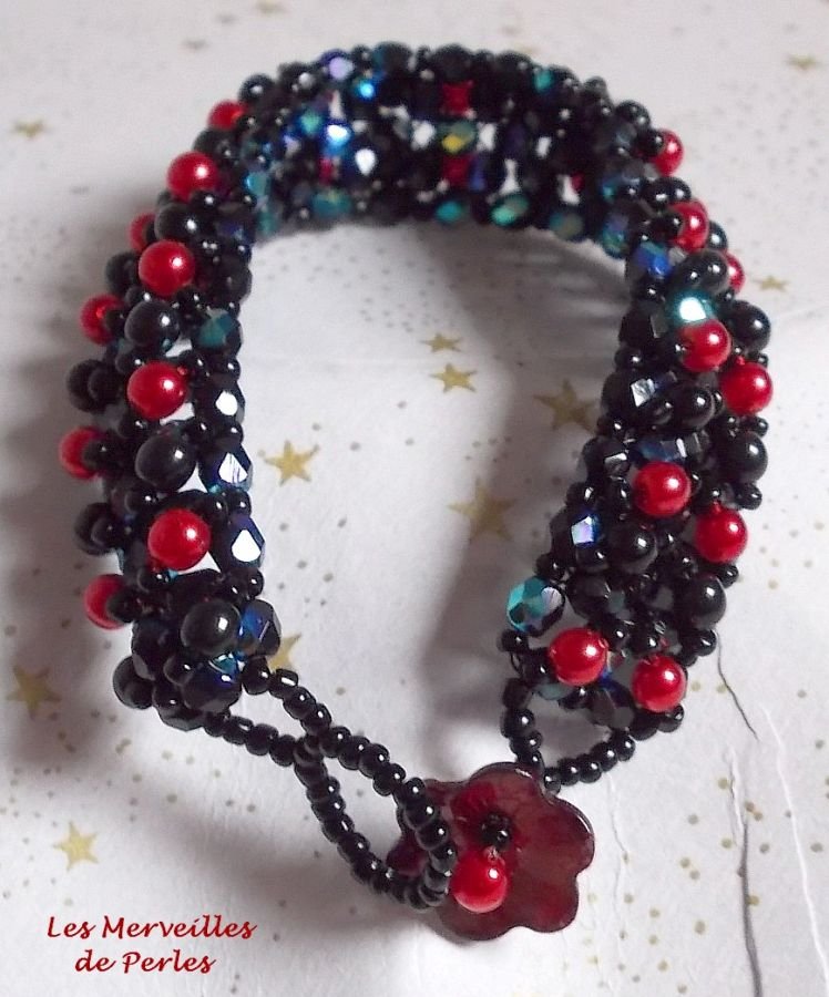 Pulsera de cuentas de terciopelo negro y rojo con facetas y cuentas de cristal nacarado