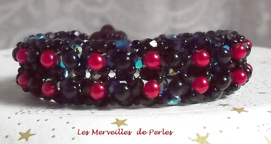 Pulsera de cuentas de terciopelo negro y rojo con facetas y cuentas de cristal nacarado