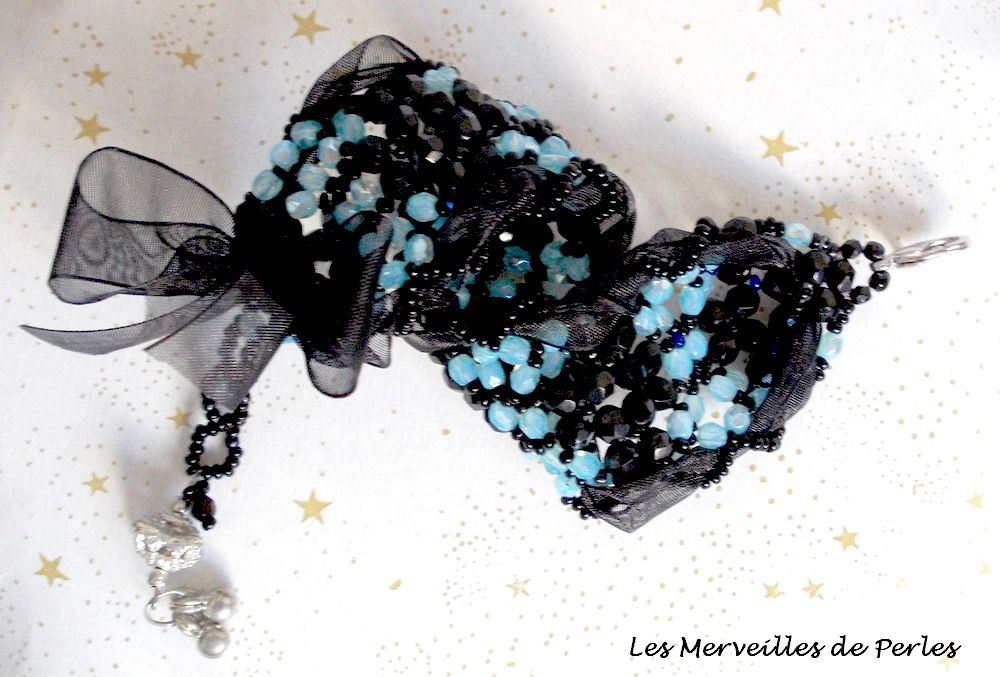 Pulsera Prestige con facetas negras y azules y cinta de organza