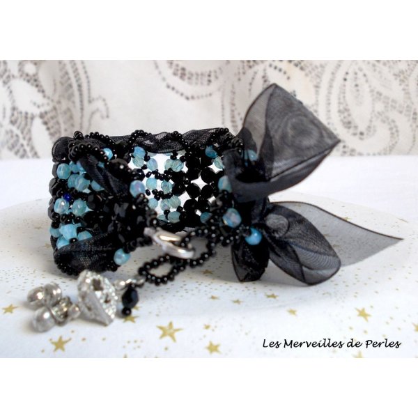 Pulsera Prestige con facetas negras y azules y cinta de organza