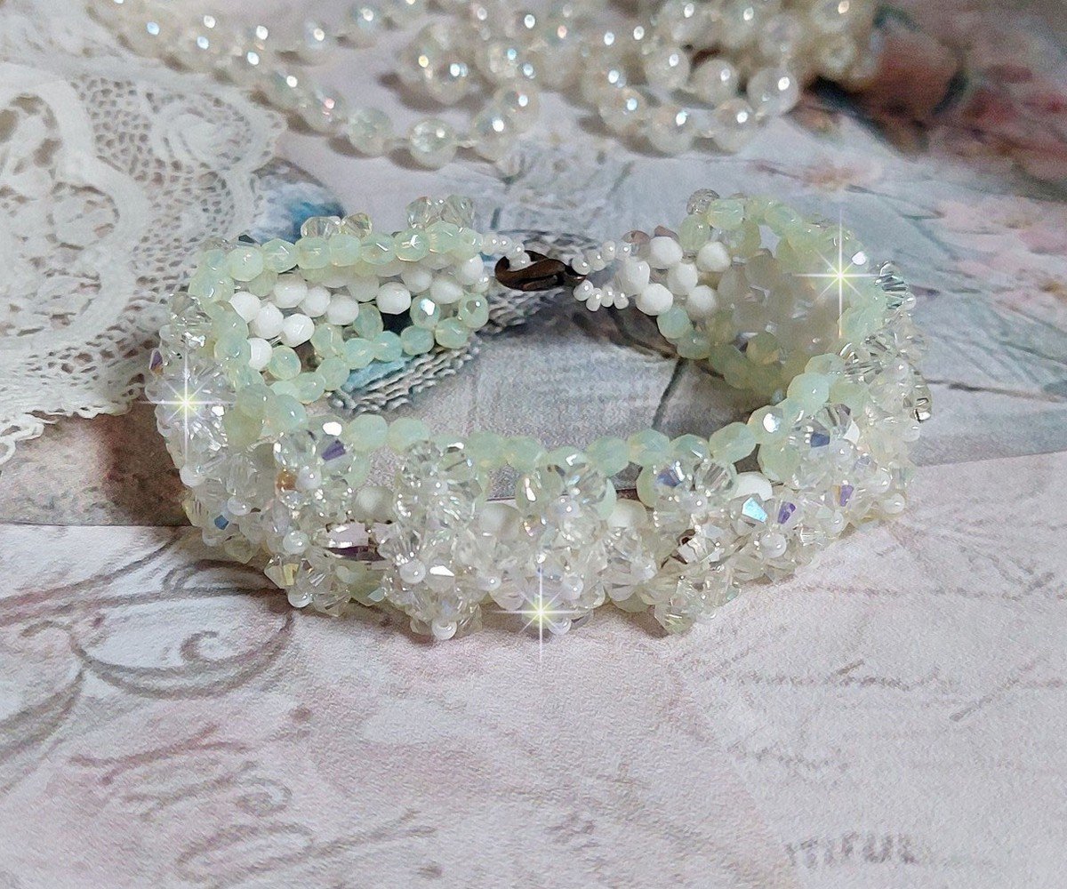 Pulsera Venus con hileras de cristal de Swarovski y facetas de cristal de bohemia blanco opaco