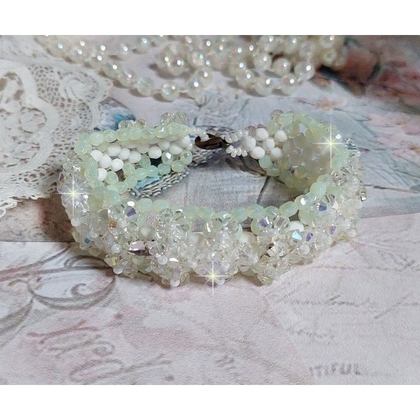 Pulsera Venus con hileras de cristal de Swarovski y facetas de cristal de bohemia blanco opaco