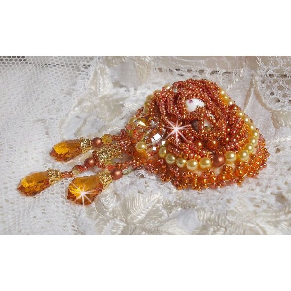 Broche Rumba bordado con cristales Swarovski, strass, navettes Tangerine, cuentas redondas y rocallas