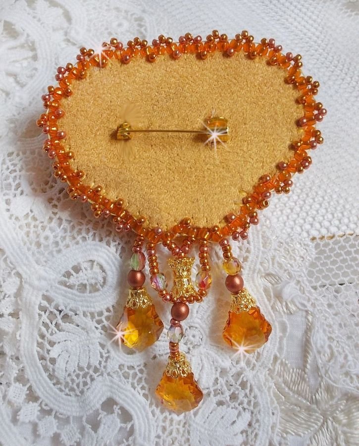 Broche Rumba bordado con cristales Swarovski, strass, navettes Tangerine, cuentas redondas y rocallas