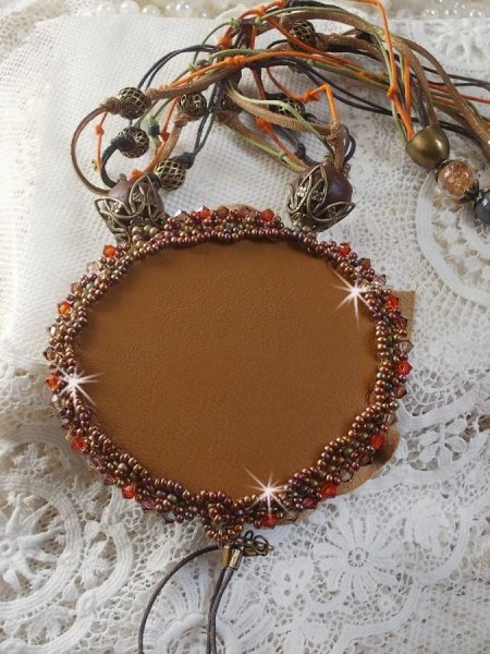 Collar Romance &Aacute;mbar Bordado con cuero Caramelo/Naranja/Caoba, piedras semipreciosas (&Aacute;gata, Citrino, Jaspe Picasso) y cristales de Swarovski