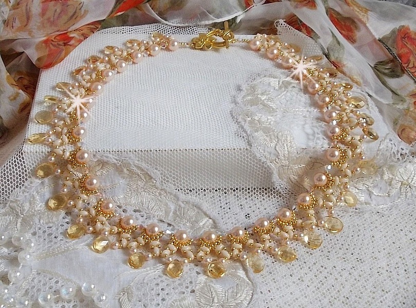 Collar Charmeuse Champagne con cristales Swarovski y gotas de cristal facetado