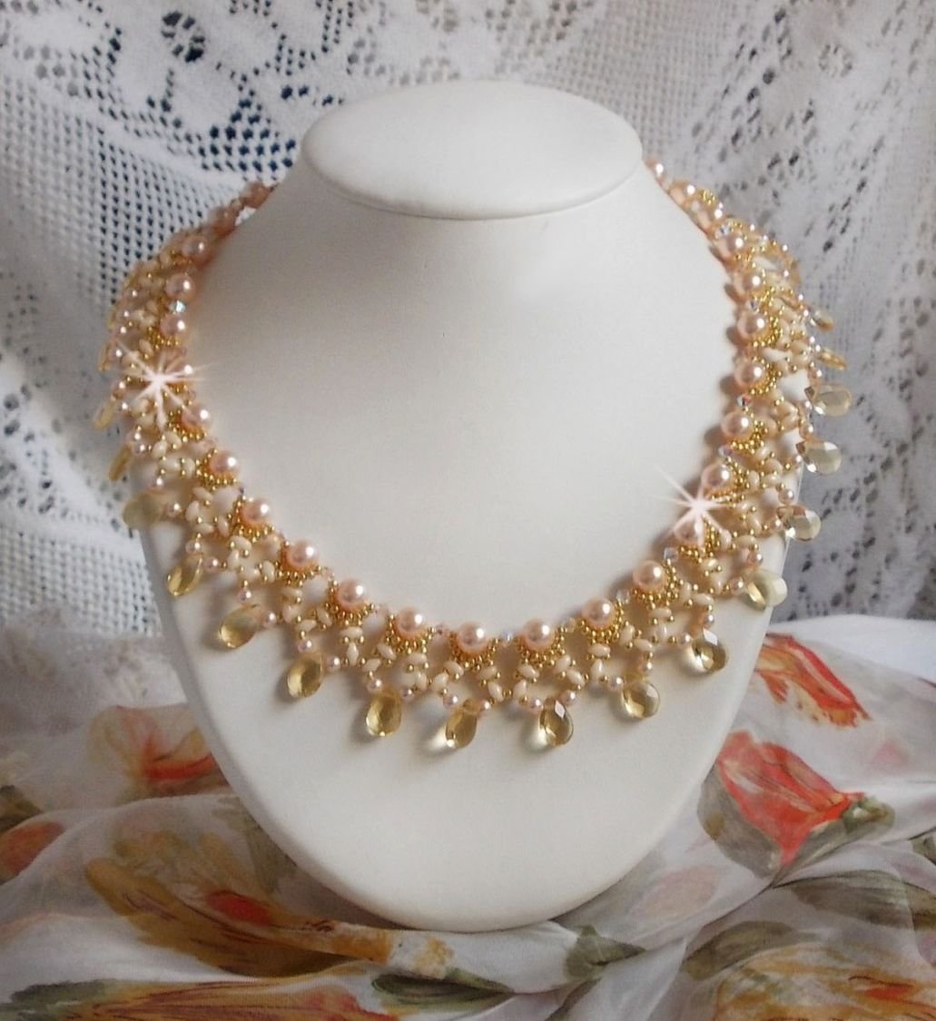 Collar Charmeuse Champagne con cristales Swarovski y gotas de cristal facetado