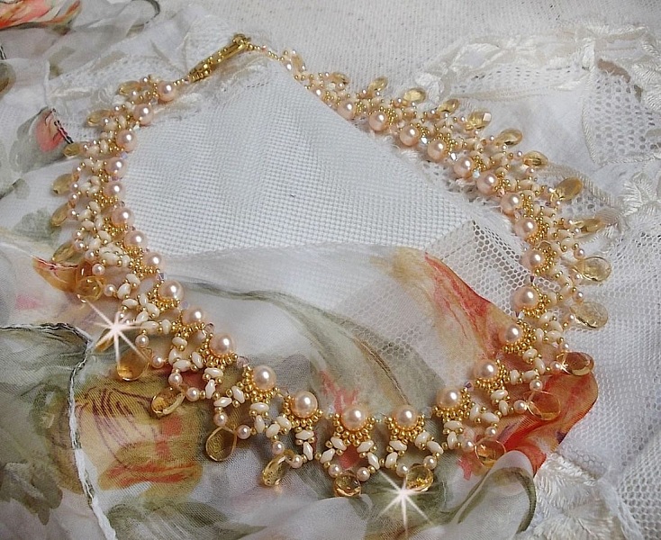 Collar Charmeuse Champagne con cristales Swarovski y gotas de cristal facetado